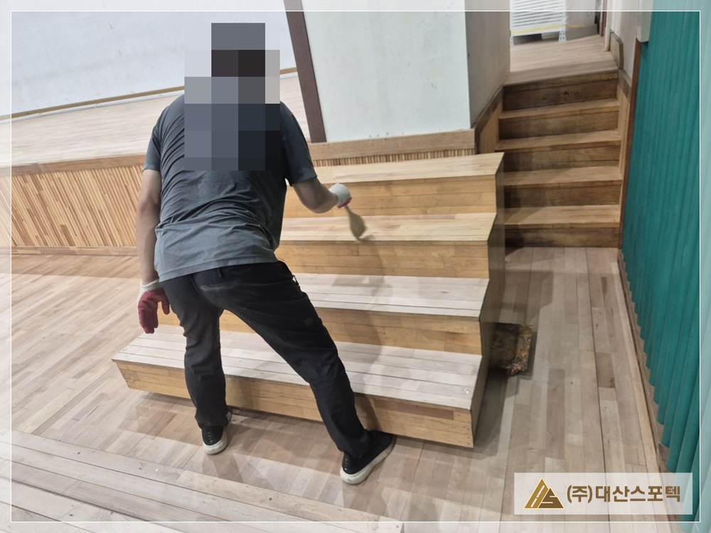 4계단샌딩도장.jpg