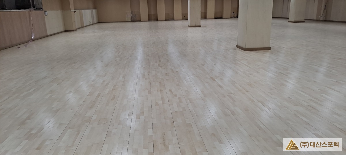 5 마루설치 완료.jpg