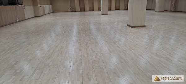 5 마루설치 완료.jpg